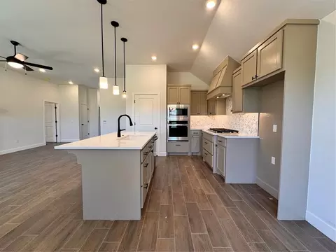 Kitchen - 1312 Colonial Ave, Tuttle, OK 73089 photo 3 of 3