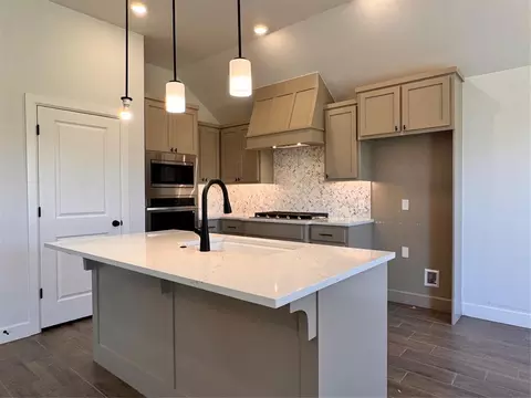 Kitchen - 1312 Colonial Ave, Tuttle, OK 73089 photo 2 of 3