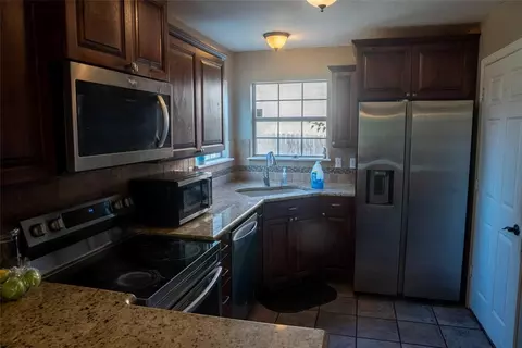 Kitchen - 8979 E 95th St, Tulsa, OK 74133 photo 1 of 2