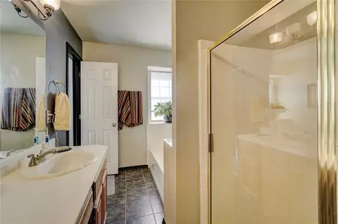 Bath - 3201 Walnut Rd, Norman, OK 73072 photo 3 of 8