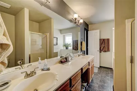 Bath - 3201 Walnut Rd, Norman, OK 73072 photo 4 of 8