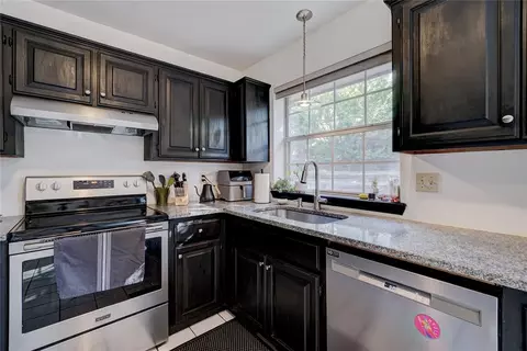 Kitchen - 3201 Walnut Rd, Norman, OK 73072 photo 5 of 8