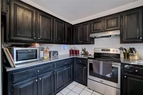 Kitchen - 3201 Walnut Rd, Norman, OK 73072 photo 6 of 8