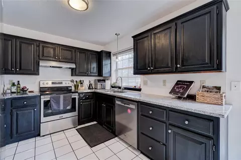 Kitchen - 3201 Walnut Rd, Norman, OK 73072 photo 4 of 8