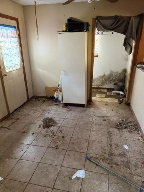 Entry Way - 405 E Main St, Maud, OK 74854 photo 1 of 2