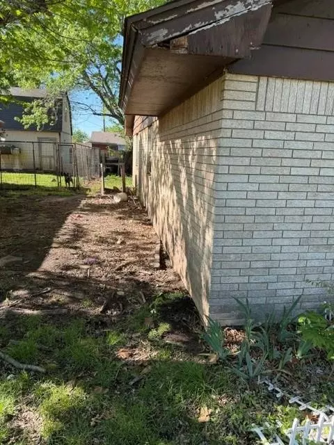 Exterior - 405 E Main St, Maud, OK 74854 photo 1 of 5
