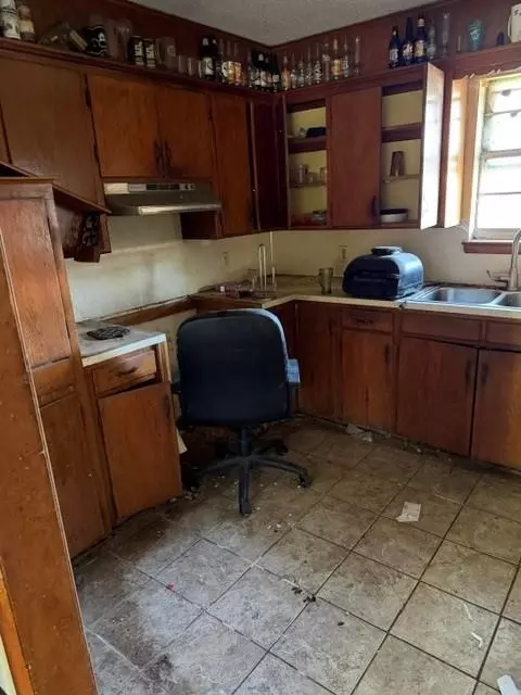 Kitchen - 405 E Main St, Maud, OK 74854 photo 1 of 1