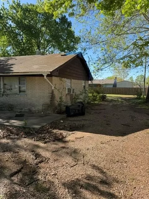 Exterior - 405 E Main St, Maud, OK 74854 photo 4 of 5