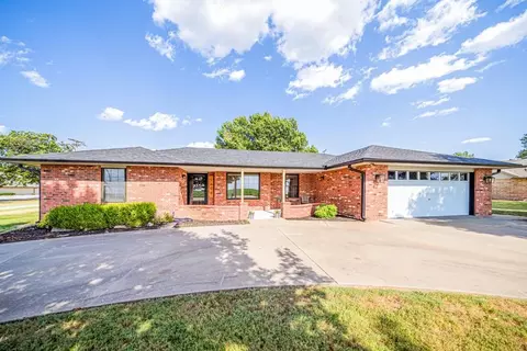 1602 S 13th St, Blackwell, OK 74631