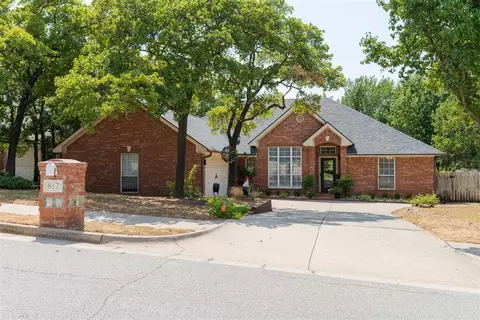 817 Fox Hill Dr, Edmond, OK 73034