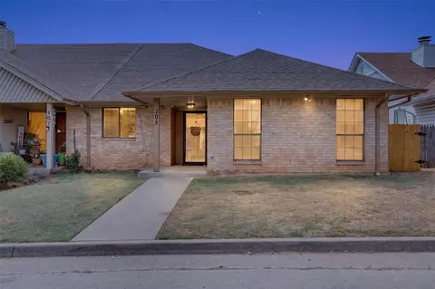 105 Village Oaks Dr, Oklahoma City, OK 73130
