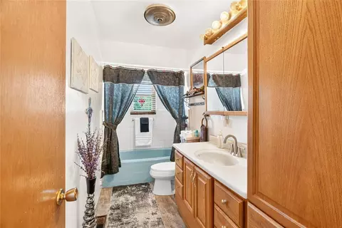 Bath - 614 Circle Dr, Watonga, OK 73772 photo 3 of 4