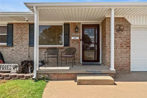 Exterior - 614 Circle Dr, Watonga, OK 73772 photo 5 of 12