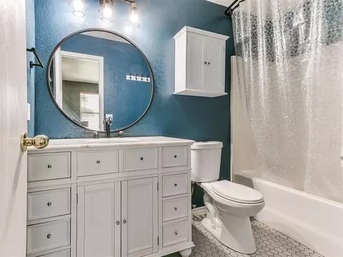 Bath - 14908 Marbleleaf Dr, Edmond, OK 73013 photo 1 of 4