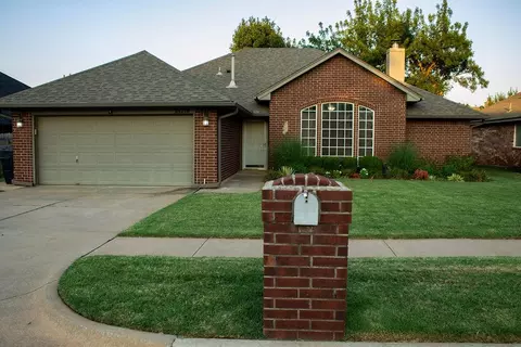 18116 Chestnut Oak Dr, Edmond, OK 73012