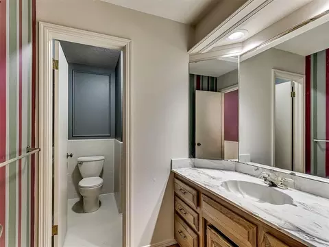 Bath - 10 Rustic Hills St, Norman, OK 73072 photo 2 of 2