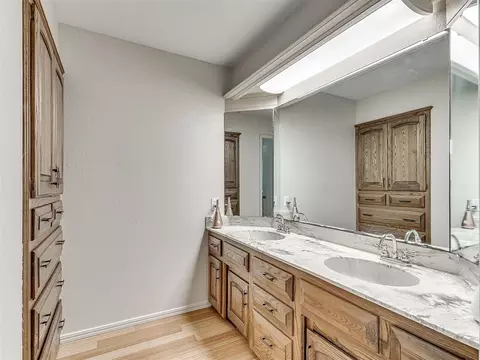 Bath - 10 Rustic Hills St, Norman, OK 73072 photo 1 of 2