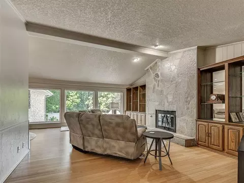 Living - 10 Rustic Hills St, Norman, OK 73072 photo 1 of 5