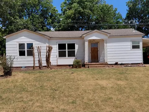 701 S Main St, Grandfield, OK 73546
