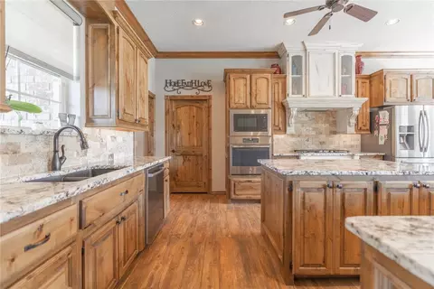 Kitchen - 600 Hannah Dr, Tuttle, OK 73089 photo 6 of 7