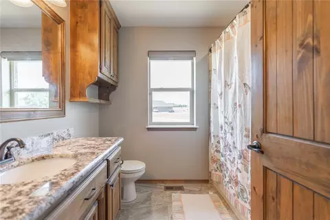 Bath - 600 Hannah Dr, Tuttle, OK 73089 photo 3 of 4