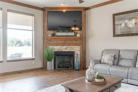 Living - 600 Hannah Dr, Tuttle, OK 73089 photo 3 of 4