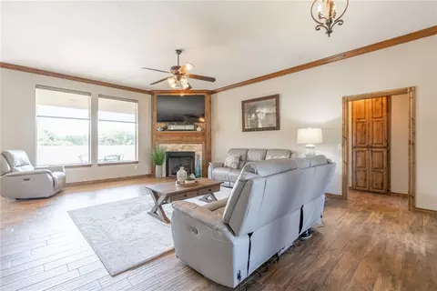 Living - 600 Hannah Dr, Tuttle, OK 73089 photo 2 of 4