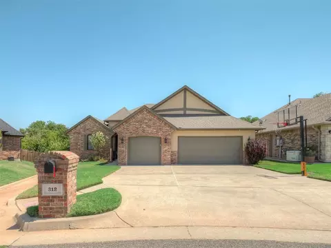 312 Evie Pl, Moore, OK 73160