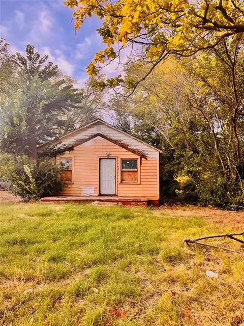 1319 W 1st St, Elk City, OK 73644