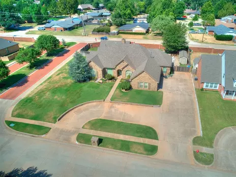 1429 Spring Creek Dr, Yukon, OK 73099