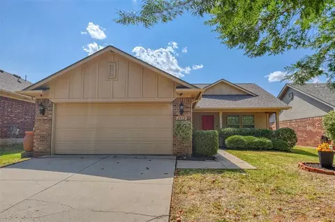 2712 Red Fish Rd, Norman, OK 73069