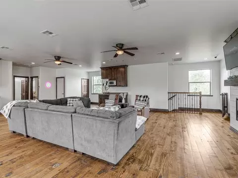 Living - 11075 Cindy Ln, Guthrie, OK 73044 photo 2 of 5