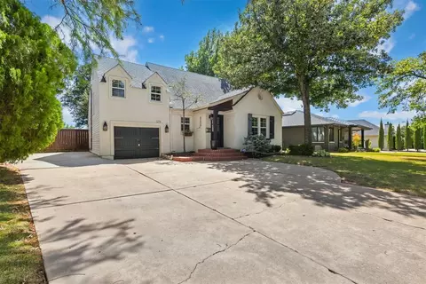 1214 Belford Ave, Nichols Hills, OK 73116
