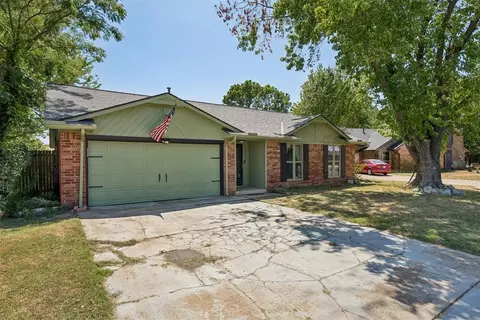 Exterior - 1802 Barb Dr, Norman, OK 73071 photo 2 of 9