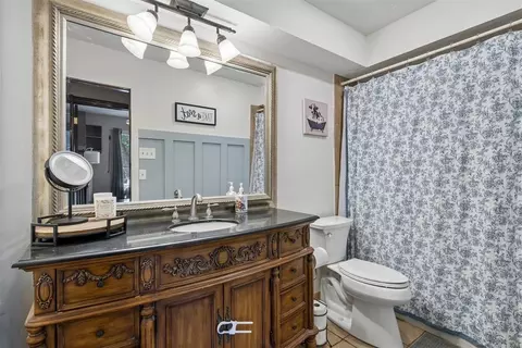 Bath - 1802 Barb Dr, Norman, OK 73071 photo 3 of 4