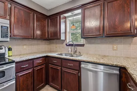 Kitchen - 1802 Barb Dr, Norman, OK 73071 photo 3 of 6