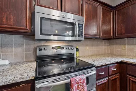 Kitchen - 1802 Barb Dr, Norman, OK 73071 photo 5 of 6