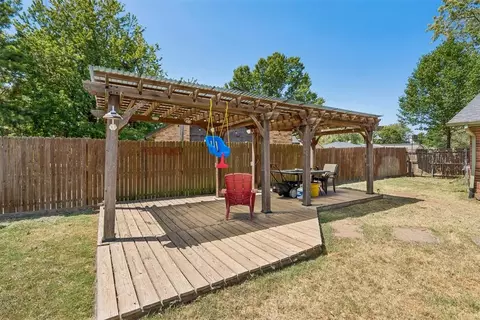 Exterior - 1802 Barb Dr, Norman, OK 73071 photo 5 of 9