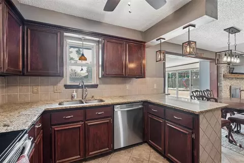 Kitchen - 1802 Barb Dr, Norman, OK 73071 photo 6 of 6