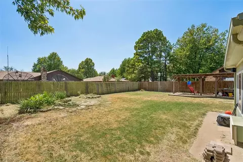 Exterior - 1802 Barb Dr, Norman, OK 73071 photo 7 of 9