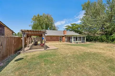Exterior - 1802 Barb Dr, Norman, OK 73071 photo 6 of 9