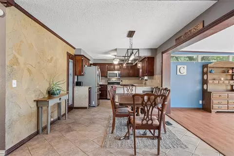 Dining - 1802 Barb Dr, Norman, OK 73071 photo 2 of 2