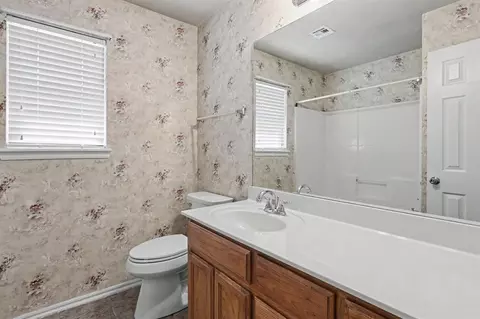 Bath - 413 Bent Tree Rd, Noble, OK 73068 photo 4 of 5