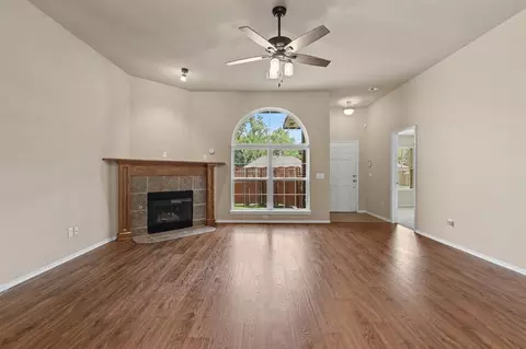 Living - 413 Bent Tree Rd, Noble, OK 73068 photo 1 of 3