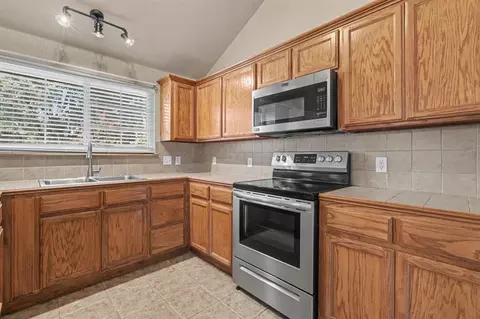 Kitchen - 413 Bent Tree Rd, Noble, OK 73068 photo 3 of 3