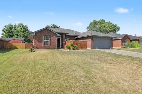 Exterior - 413 Bent Tree Rd, Noble, OK 73068 photo 2 of 5