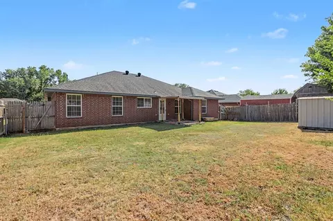 Exterior - 413 Bent Tree Rd, Noble, OK 73068 photo 4 of 5