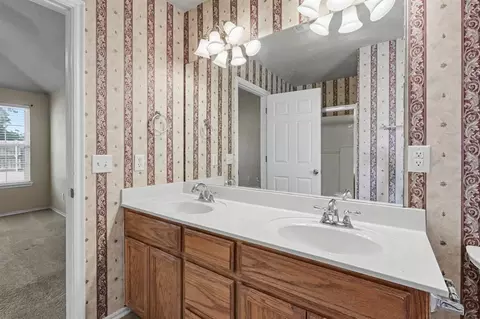 Bath - 413 Bent Tree Rd, Noble, OK 73068 photo 1 of 5