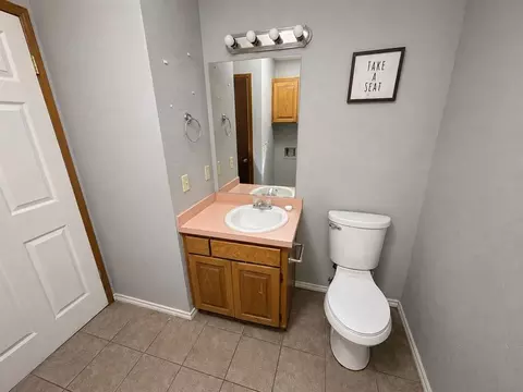 Bath - 526 Clover Rd, Oklahoma City, OK 73160 photo 2 of 3
