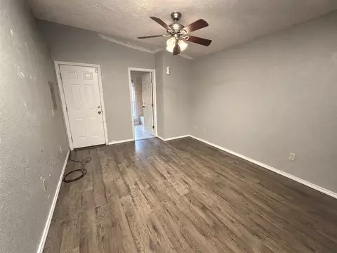 Living - 526 Clover Rd, Oklahoma City, OK 73160 photo 3 of 3